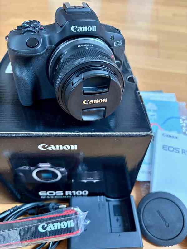 Canon EOS R100 + RF-S 18–45 mm IS STM, 900 snímků, 32GB SD