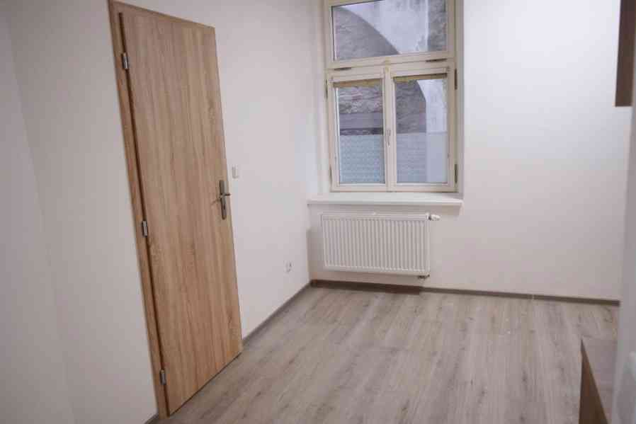 Pronájem luxusního bytu 2+1 na náměstí ve Dvoře Králové n.L. - foto 12