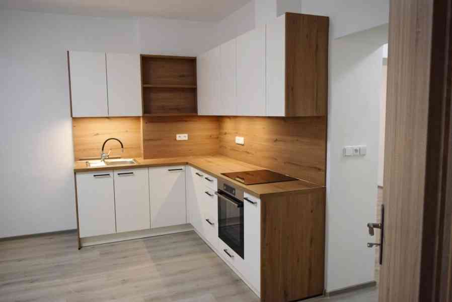 Pronájem luxusního bytu 2+1 na náměstí ve Dvoře Králové n.L. - foto 7