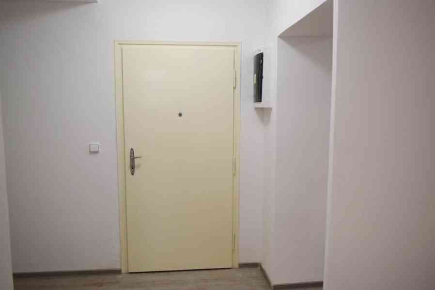 Pronájem luxusního bytu 2+1 na náměstí ve Dvoře Králové n.L. - foto 17