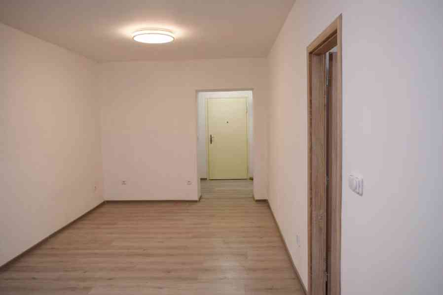 Pronájem luxusního bytu 2+1 na náměstí ve Dvoře Králové n.L. - foto 4