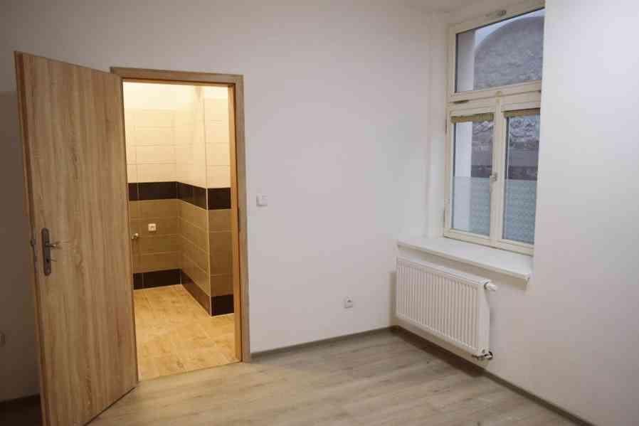 Pronájem luxusního bytu 2+1 na náměstí ve Dvoře Králové n.L. - foto 15
