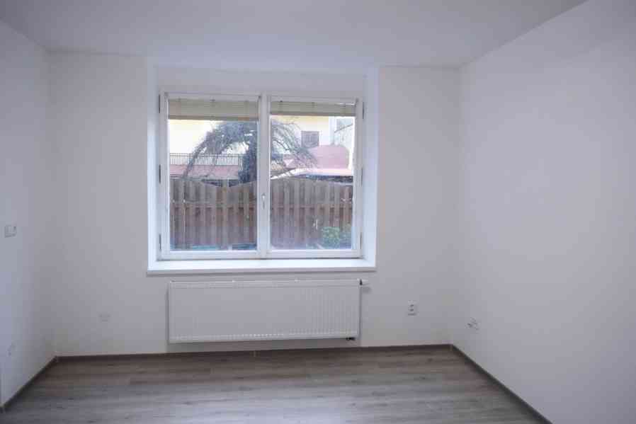 Pronájem luxusního bytu 2+1 na náměstí ve Dvoře Králové n.L. - foto 14