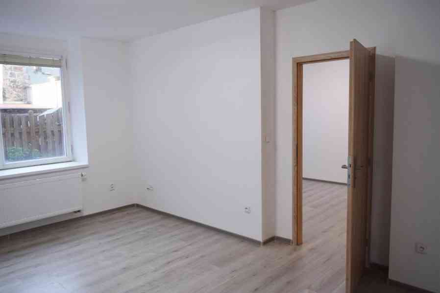 Pronájem luxusního bytu 2+1 na náměstí ve Dvoře Králové n.L. - foto 2