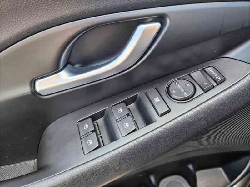 Hyundai i30 1,4   T-GDi/140HP - foto 11