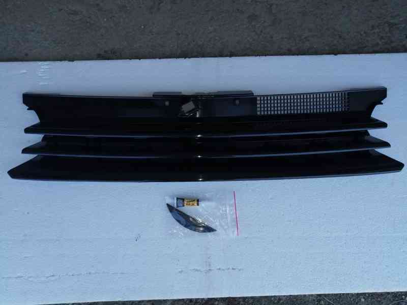 VW Golf 4 přední maska bez znaku. - foto 1