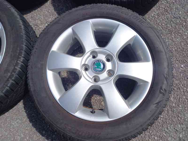 Zimní Alu kola Š. Octavia II 5x112 +Zánovní 205/55R16 - foto 5