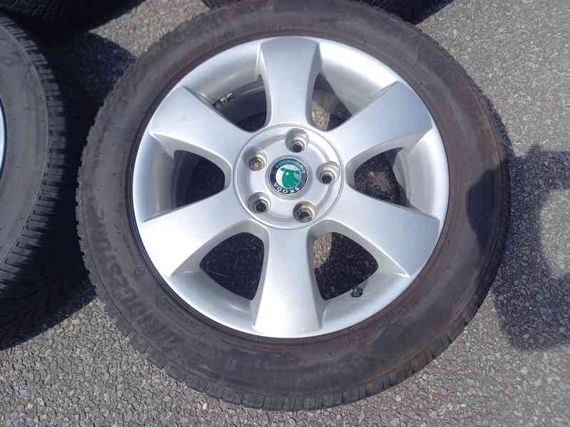 Zimní Alu kola Š. Octavia II 5x112 +Zánovní 205/55R16 - foto 7