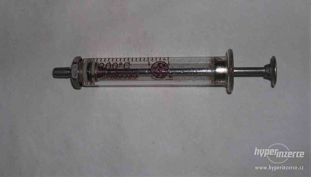 skleněná injekční stříkačka Chirana (Record?) - foto 1