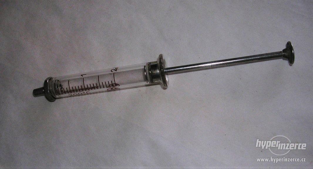 skleněná injekční stříkačka Chirana (Record?) - foto 3