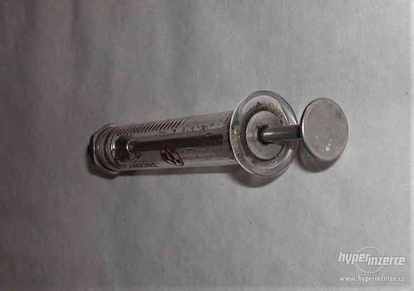 skleněná injekční stříkačka Chirana (Record?) - foto 5