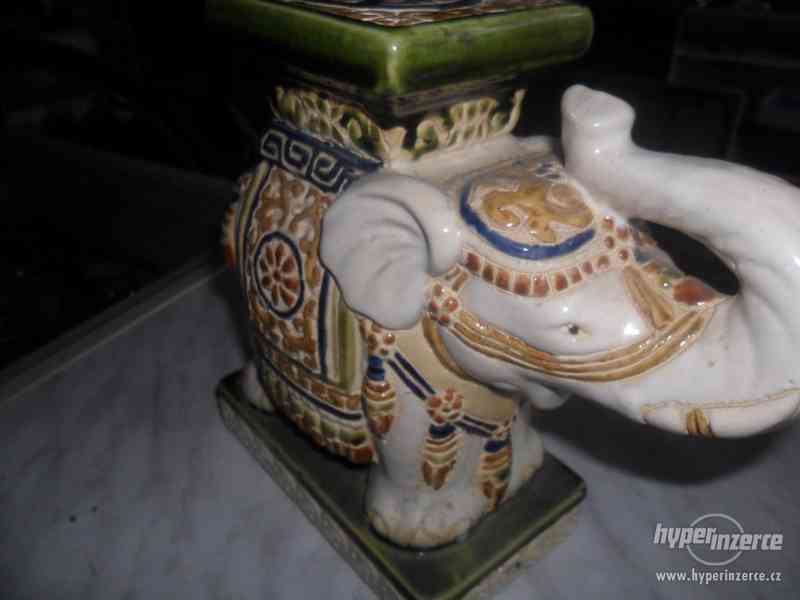 porcelánový slon - podstavec pod vázu nebo kytku - foto 2