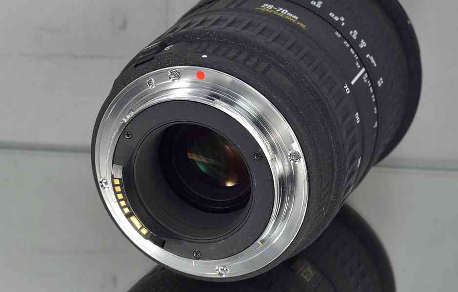 pro Canon - Sigma 28-70mm F/2.8  EX ASPHERICAL - foto 5