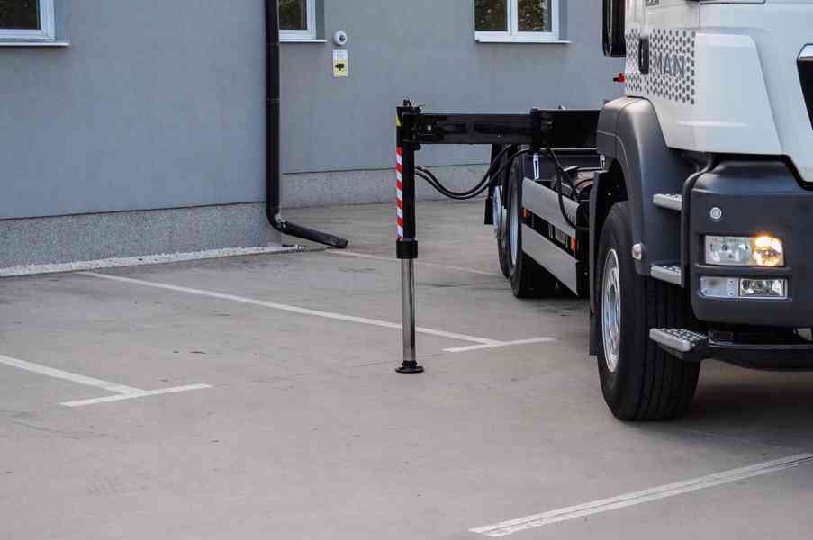 MAN TGS 28.320 HÁKOVÝ NOSIČ KONTEJNERŮ + HYDRAULICKÁ RUKA - foto 99