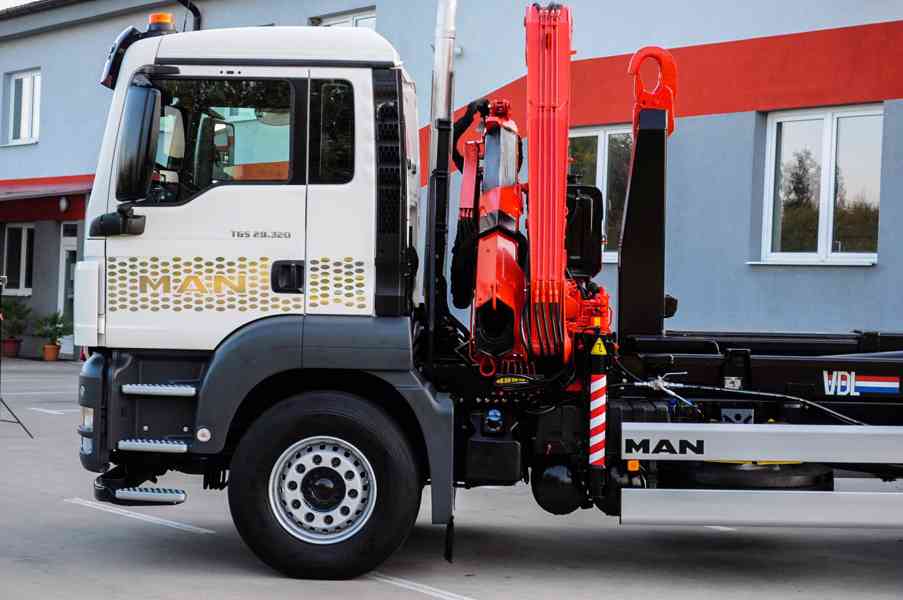 MAN TGS 28.320 HÁKOVÝ NOSIČ KONTEJNERŮ + HYDRAULICKÁ RUKA - foto 78