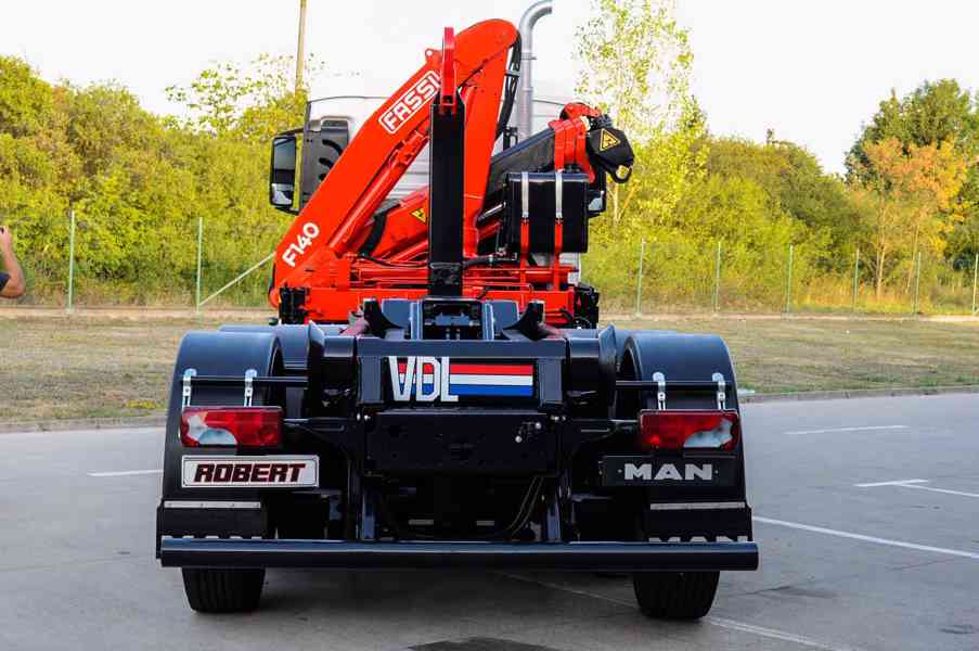 MAN TGS 28.320 HÁKOVÝ NOSIČ KONTEJNERŮ + HYDRAULICKÁ RUKA - foto 6