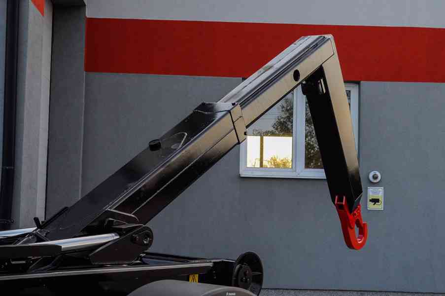 MAN TGS 28.320 HÁKOVÝ NOSIČ KONTEJNERŮ + HYDRAULICKÁ RUKA - foto 92