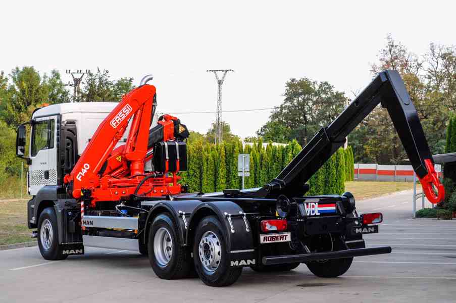 MAN TGS 28.320 HÁKOVÝ NOSIČ KONTEJNERŮ + HYDRAULICKÁ RUKA - foto 90