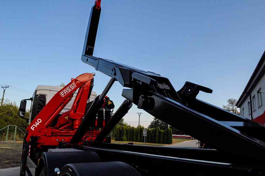 MAN TGS 28.320 HÁKOVÝ NOSIČ KONTEJNERŮ + HYDRAULICKÁ RUKA - foto 83