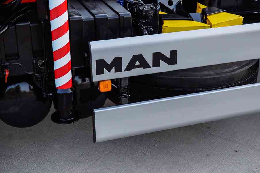MAN TGS 28.320 HÁKOVÝ NOSIČ KONTEJNERŮ + HYDRAULICKÁ RUKA - foto 33