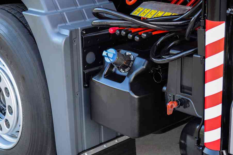 MAN TGS 28.320 HÁKOVÝ NOSIČ KONTEJNERŮ + HYDRAULICKÁ RUKA - foto 32