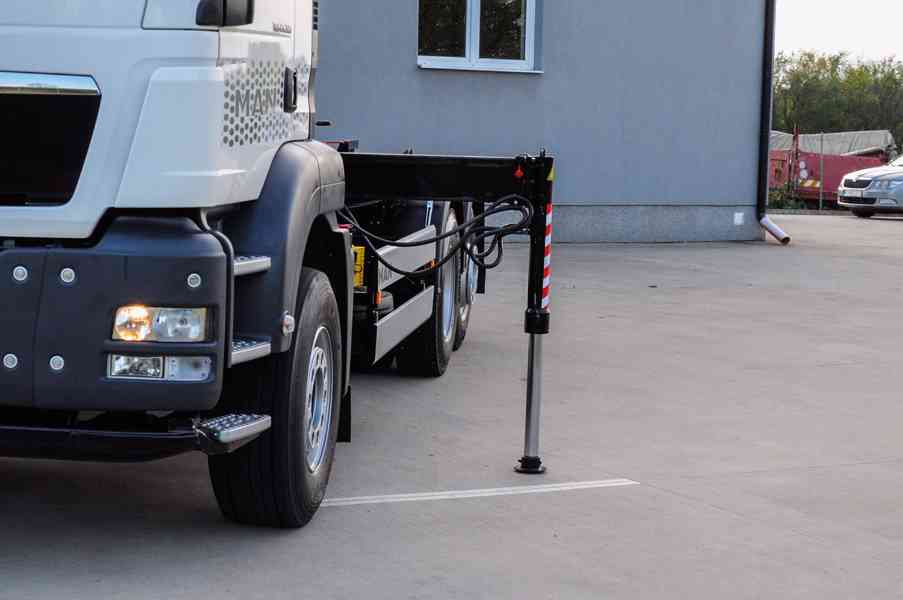 MAN TGS 28.320 HÁKOVÝ NOSIČ KONTEJNERŮ + HYDRAULICKÁ RUKA - foto 100