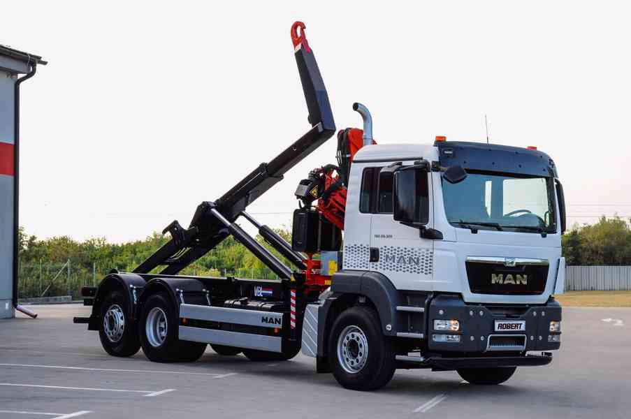 MAN TGS 28.320 HÁKOVÝ NOSIČ KONTEJNERŮ + HYDRAULICKÁ RUKA - foto 79
