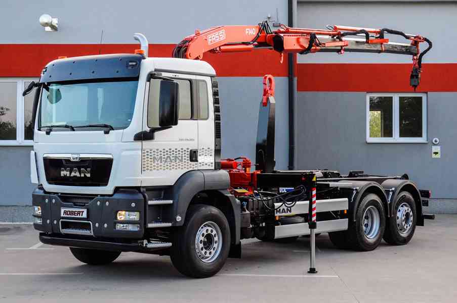 MAN TGS 28.320 HÁKOVÝ NOSIČ KONTEJNERŮ + HYDRAULICKÁ RUKA - foto 101
