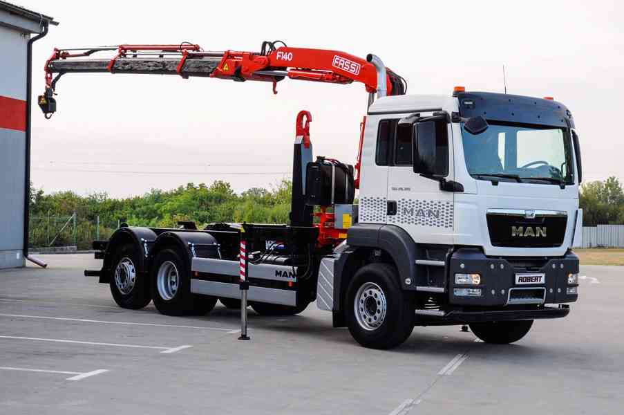 MAN TGS 28.320 HÁKOVÝ NOSIČ KONTEJNERŮ + HYDRAULICKÁ RUKA - foto 98
