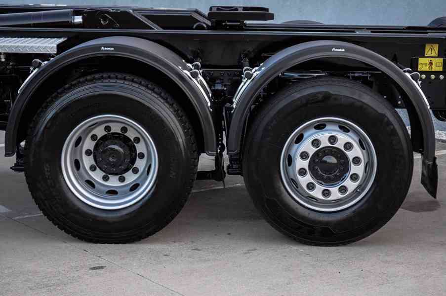 MAN TGS 28.320 HÁKOVÝ NOSIČ KONTEJNERŮ + HYDRAULICKÁ RUKA - foto 114