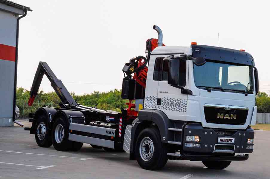 MAN TGS 28.320 HÁKOVÝ NOSIČ KONTEJNERŮ + HYDRAULICKÁ RUKA - foto 87