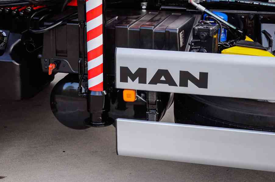 MAN TGS 28.320 HÁKOVÝ NOSIČ KONTEJNERŮ + HYDRAULICKÁ RUKA - foto 93