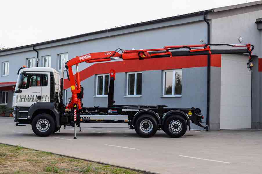MAN TGS 28.320 HÁKOVÝ NOSIČ KONTEJNERŮ + HYDRAULICKÁ RUKA - foto 102