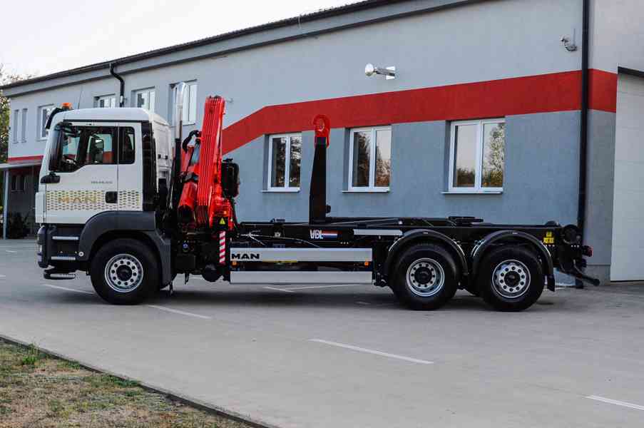 MAN TGS 28.320 HÁKOVÝ NOSIČ KONTEJNERŮ + HYDRAULICKÁ RUKA - foto 4