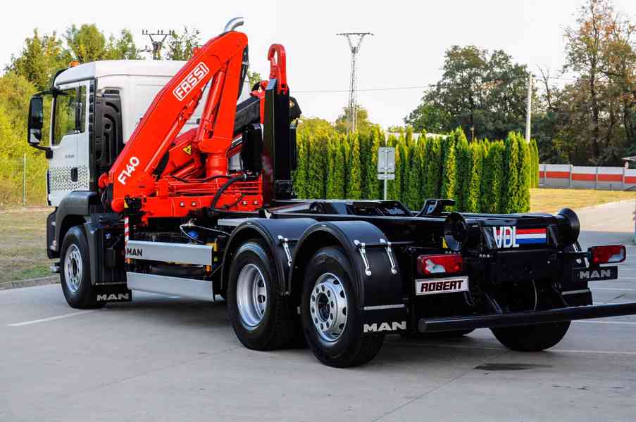 MAN TGS 28.320 HÁKOVÝ NOSIČ KONTEJNERŮ + HYDRAULICKÁ RUKA - foto 5