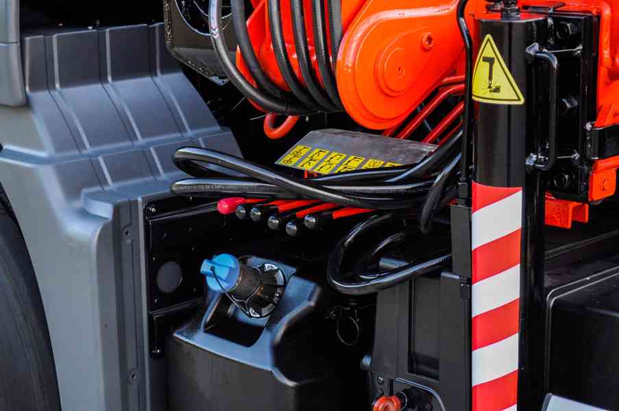 MAN TGS 28.320 HÁKOVÝ NOSIČ KONTEJNERŮ + HYDRAULICKÁ RUKA - foto 31