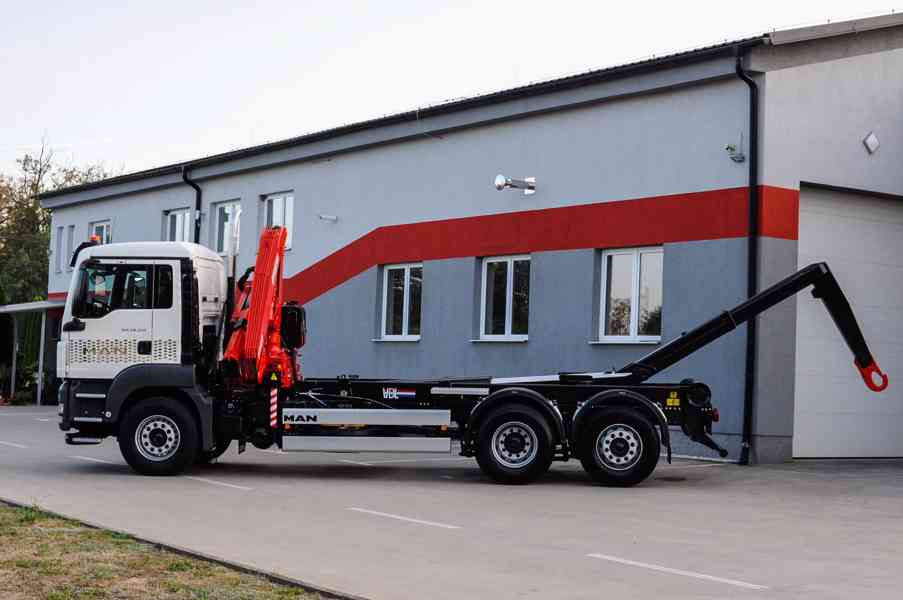 MAN TGS 28.320 HÁKOVÝ NOSIČ KONTEJNERŮ + HYDRAULICKÁ RUKA - foto 89