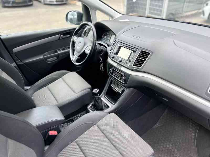 Volkswagen Sharan 2,0tdi 4MOTION 103kw - foto 24