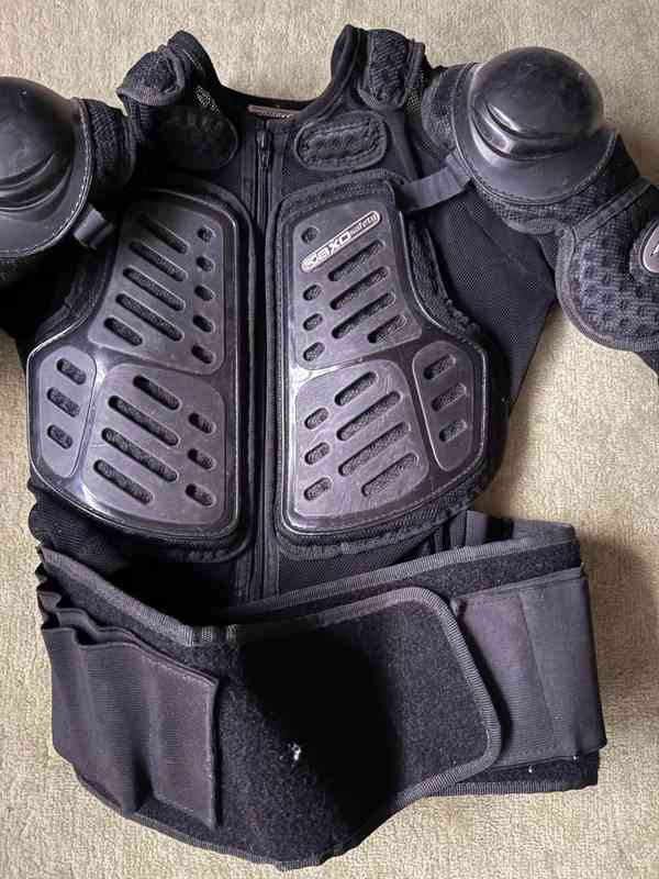 Motokrosový chránič AXO Protector - foto 2