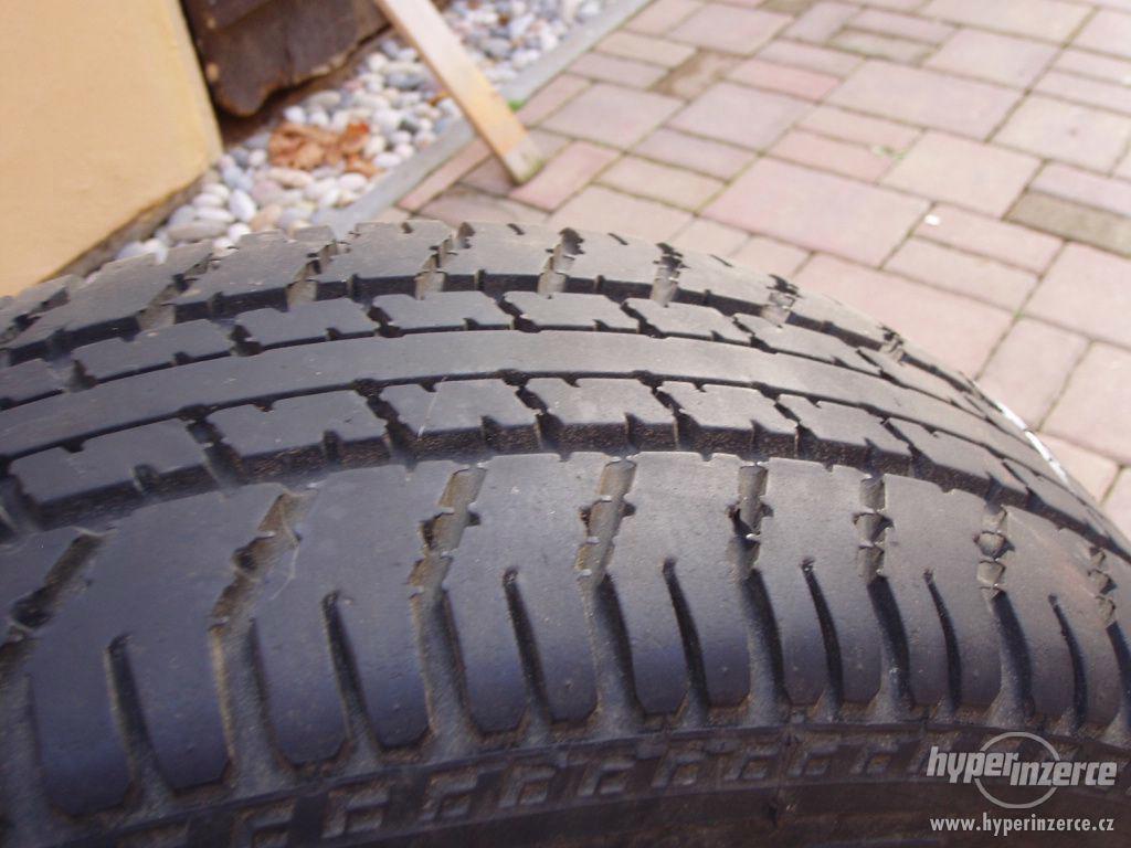 2 ks pneu 175/60R14-po 1 kuse: GoodYear a Dunlop - foto 1