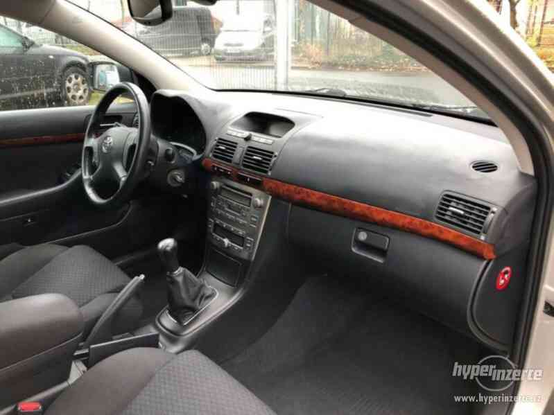 Toyota Avensis 2.0 VVT-i Combi Executive 108kw - foto 12