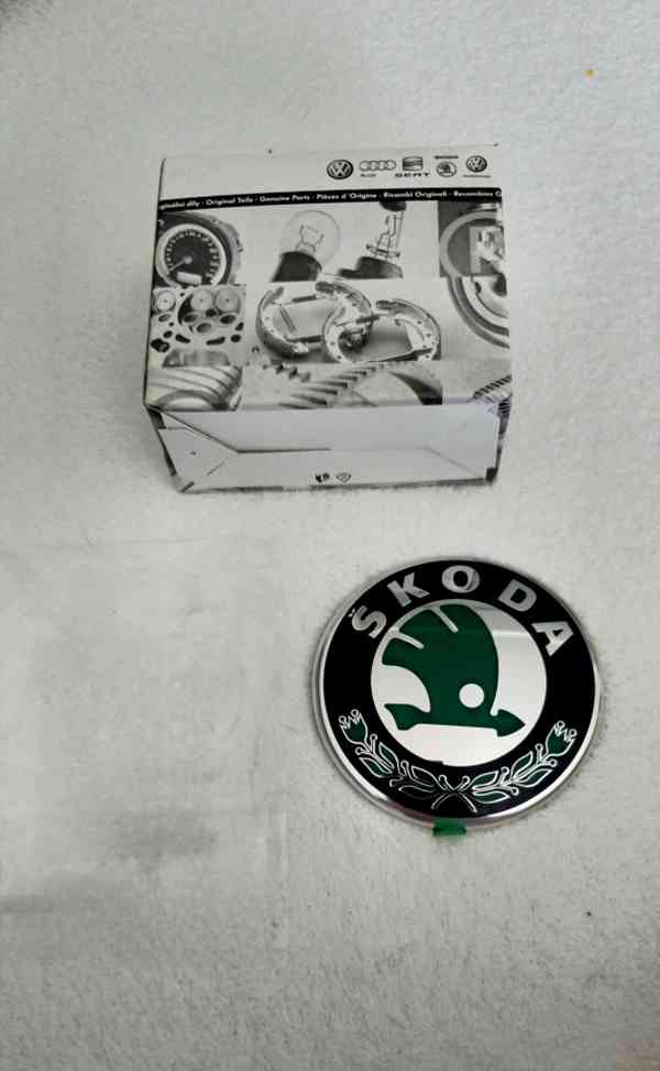 Přední ORIGINÁL znak ROOMSTER Škoda 3U0853621B - foto 4