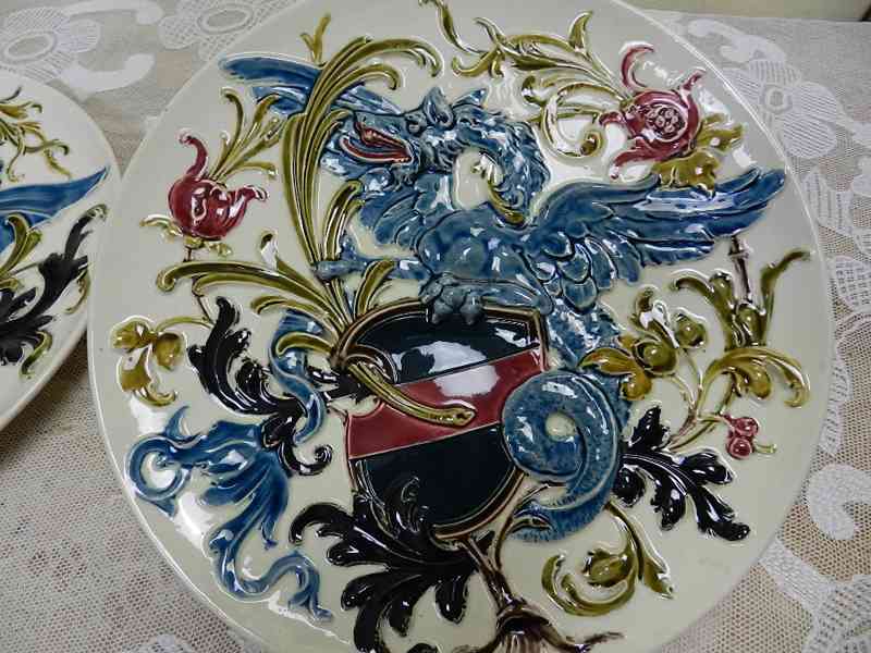 Bohatě plasticky zdobené obří Talíře s Draky RDZ Znaim - foto 2