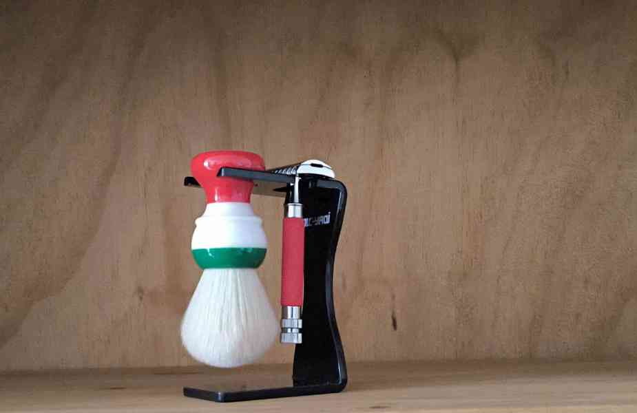 Yaqi stojánek na holící štětec a strojek černý - foto 3