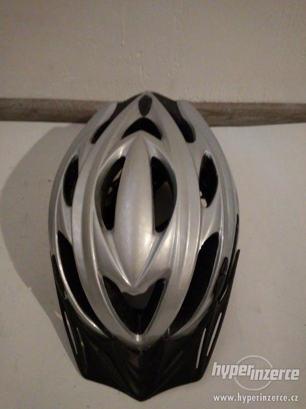 Cyklistické helmy - foto 2