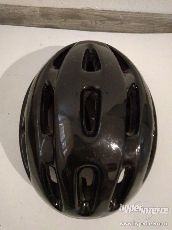 Cyklistické helmy - foto 3