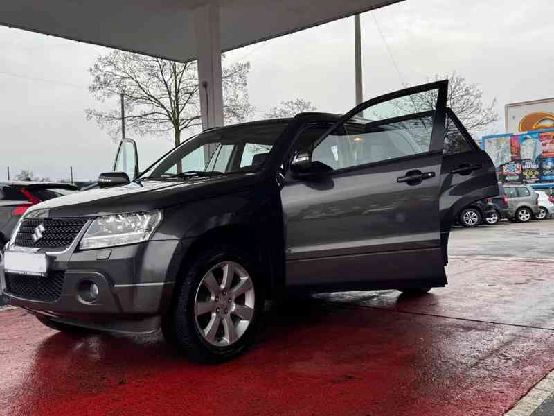 Suzuki Grand Vitara 2.4i Club AUT. benzín 124kw - foto 5