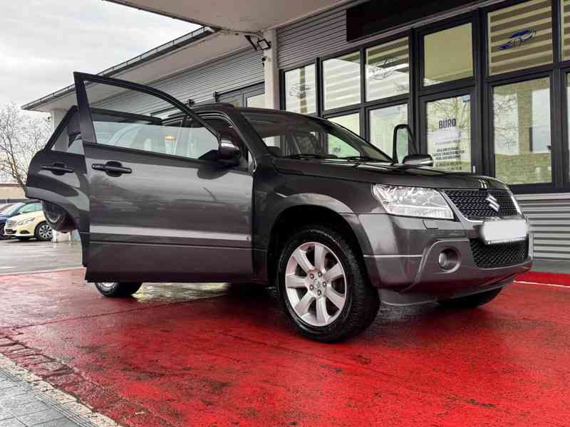 Suzuki Grand Vitara 2.4i Club AUT. benzín 124kw - foto 18