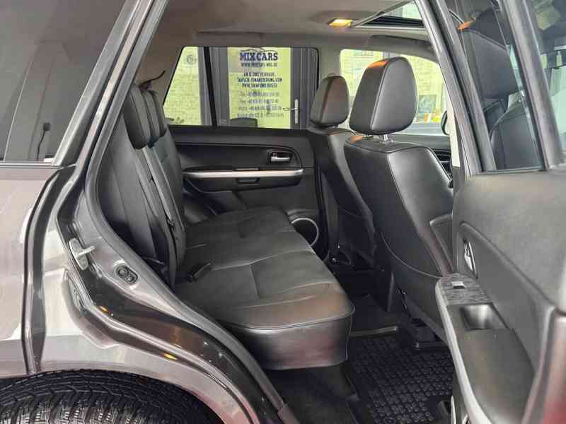 Suzuki Grand Vitara 2.4i Club AUT. benzín 124kw - foto 20