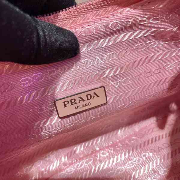 Prada Re-edition kabelka Crystal Pink - foto 4